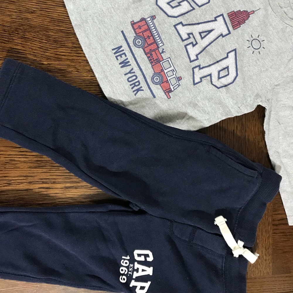 2 Piece GAP Toddler Outfit. Size 2T! BEST OFFER